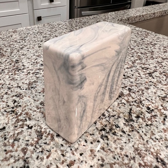 Rae Dunn BE KIND Desk Plaque Sign - Picture 10 of 12